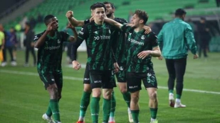 Sakaryaspor 10 kişi kalan Bodrumspor'a acımadı!