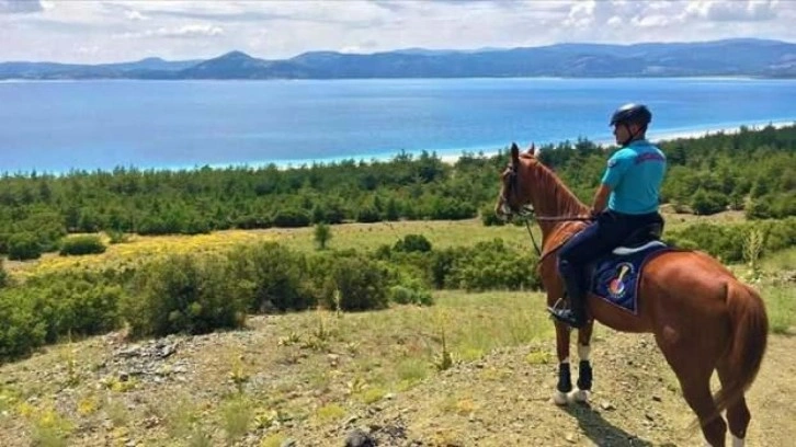 Salda Gölü çevresinde Atlı Jandarma Timi devriyeye başladı