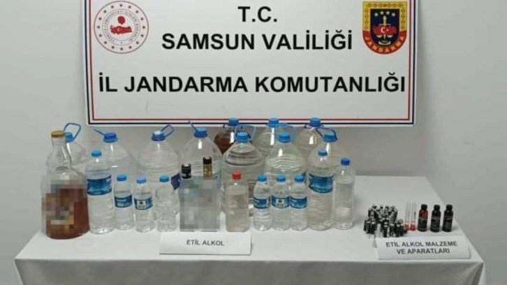 Samsun'da 55 litre etil alkol ve 56 adet aroma kiti ele geçirildi