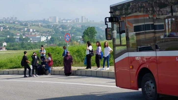 Samsun'da motosiklet belediye otobüsüyle çarpıştı!