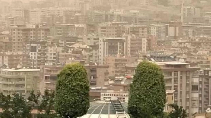 Şanlıurfa'da toz bulutu etkili oldu