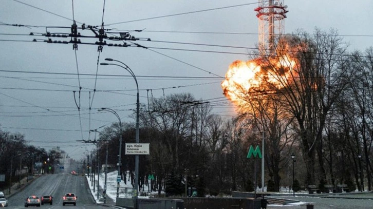 Savaşta korkutan bir gelişme daha! Ruslar Kiev'de tren istasyonunun yakınını vurdu