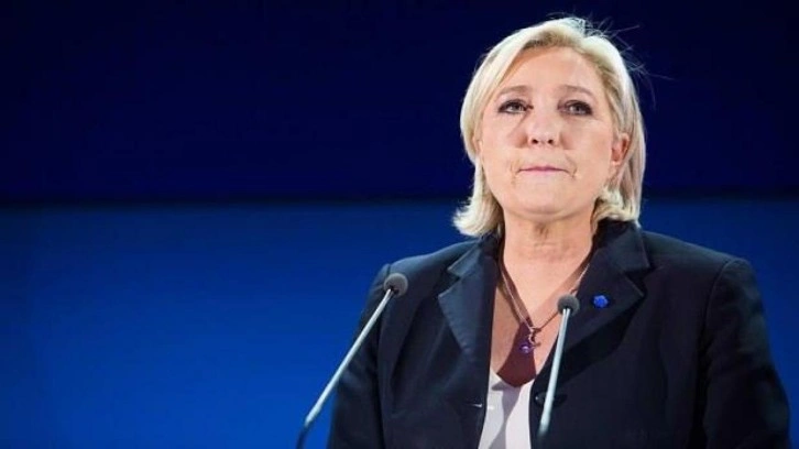 Seçime doğru Le Pen'in partisinde başörtüsü konusunda yumuşama