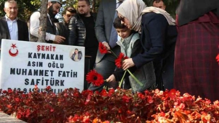 Şehit Kaymakam Safitürk, memleketi Sakarya'da kabri başında anıldı