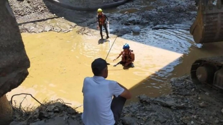 Sele kapılan kepçe operatörünü arama çalışmaları 7'nci gününde devam ediyor