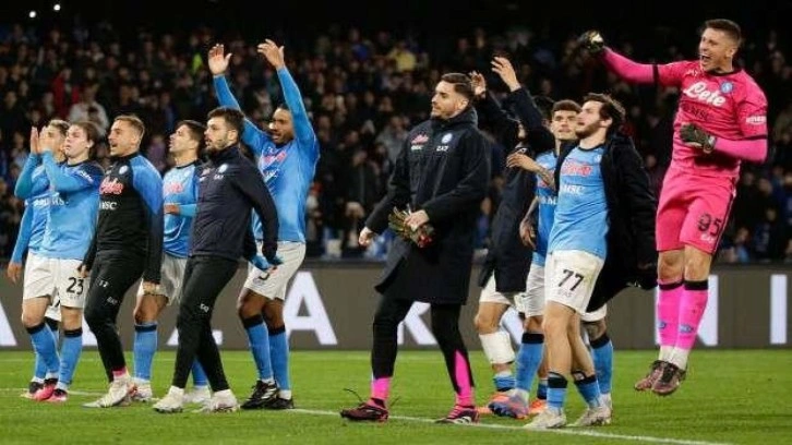 Serie A'da lider Napoli, Atalanta'yı ikinci yarı çözdü