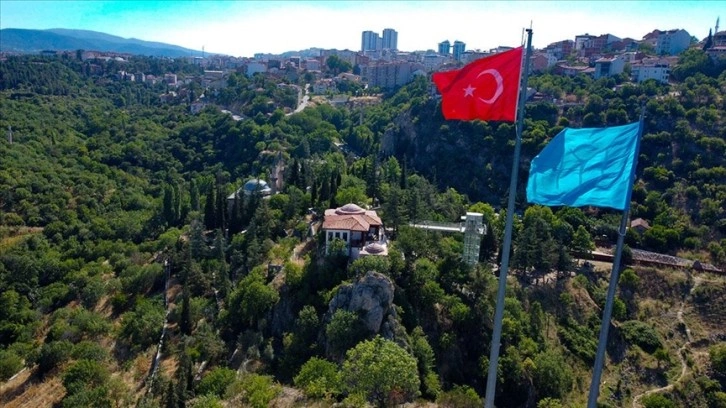 Şeyh Edebali Türbesi'nde hafta sonunda da ziyaretçi yoğunluğu yaşanıyor