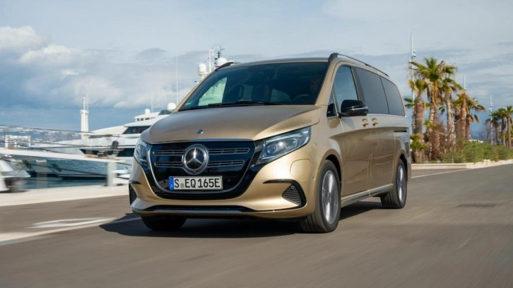 Sıfır emisyon, sonsuz konfor: Mercedes-Benz EQV elektrikli minivan piyasada!