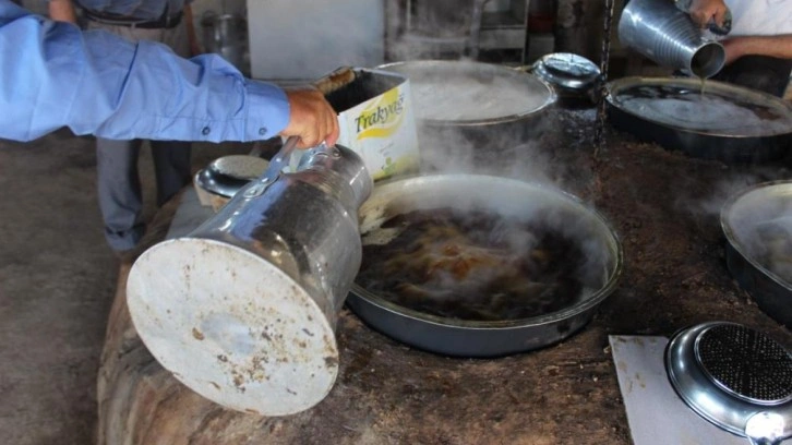 Siirt'te iskambo pekmezinin yapımına başlandı!