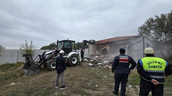 Silivri'de kaçak yapılar yıkıldı: Devamı gelecek!