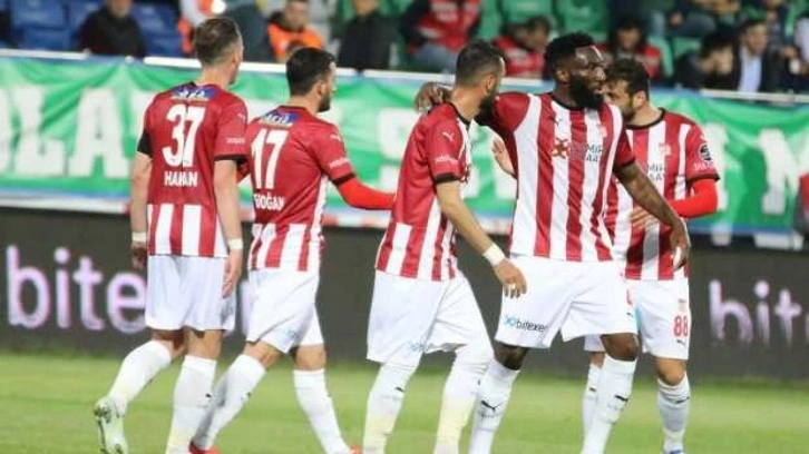 Sivasspor sahasında ve deplasmanda 7'şer maç kazandı