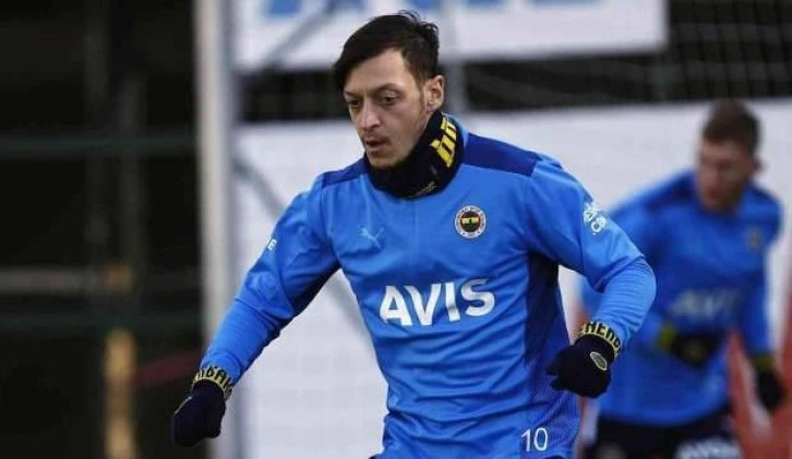 Slavia Prag maçı öncesi Mesut Özil gelişmesi