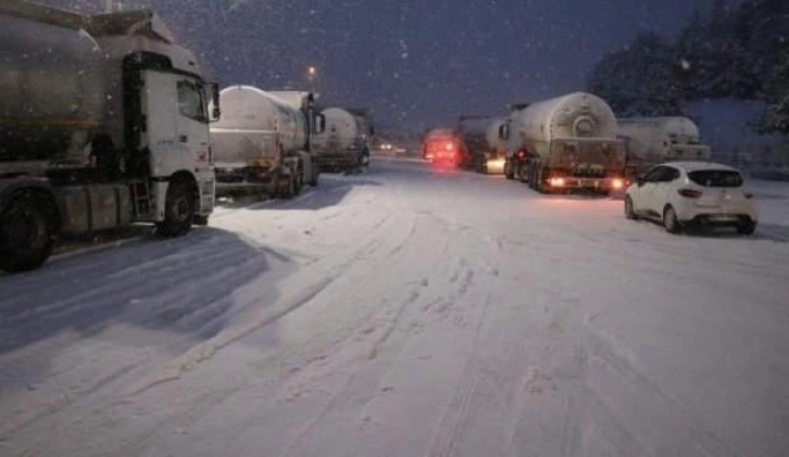 Son dakika! Bolu'dan istanbul yönüne kamyon ve TIR geçişi durduruldu