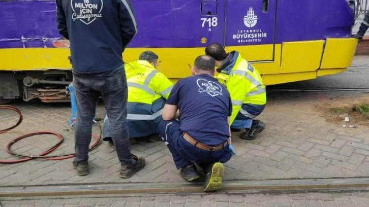 Son Dakika: Eminönü'nde bir tramvay daha aynı yerden raydan çıktı!