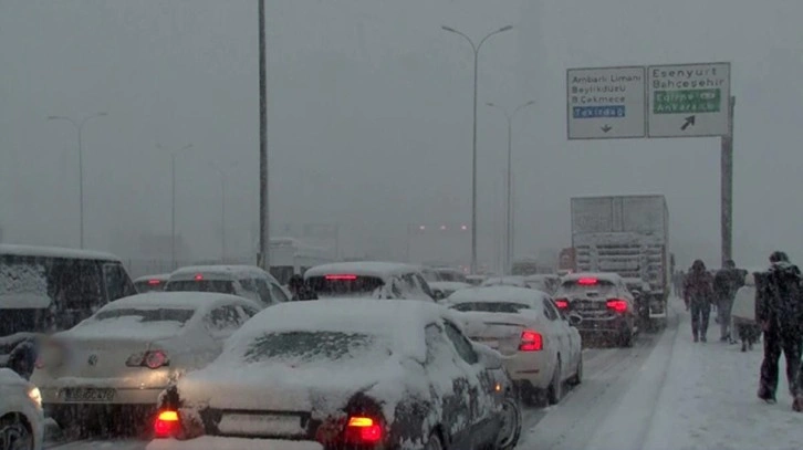 Son Dakika: Kar megakenti esir aldı! İstanbul'a Trakya ve Anadolu'dan girişler durduruldu