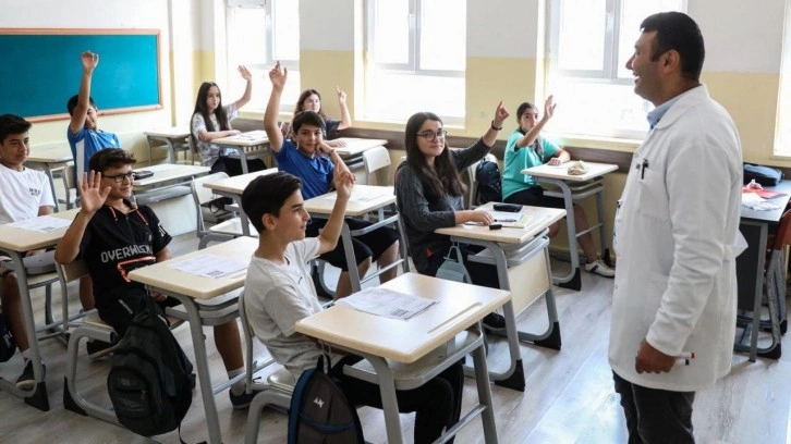 Son dakika: MEB öğretmenlerle ilgili kritik gelişmeyi duyurdu!