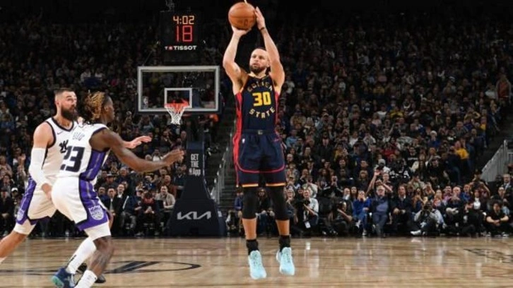 Stephen Curry NBA tarihine geçti! 4000 üçlük barajını aştı