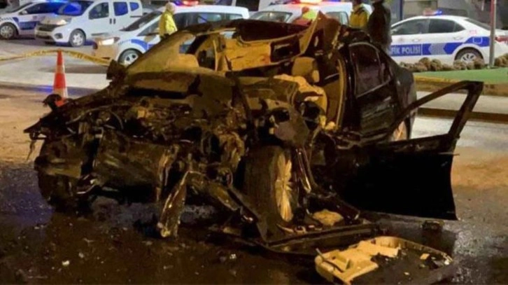 Sulama tankerine arkadan çarpan otomobilin sürücüsü hayatını kaybetti