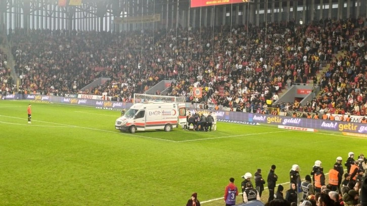 Süper Lig maçında talihsiz olay! Ambulansla hastaneye kaldırıldı