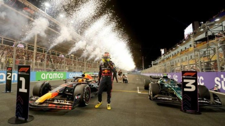 Suudi Arabistan Grand Prix'sinde kazanan Sergio Perez