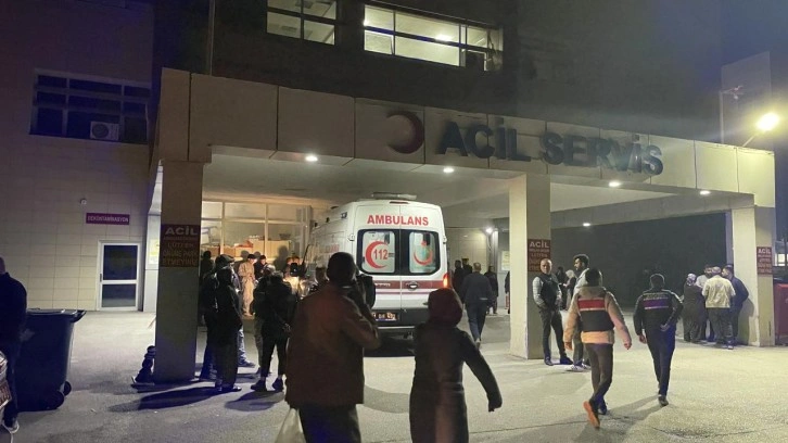 Tarım işçilerini taşıyan minibüs devrildi: 15 yaralı