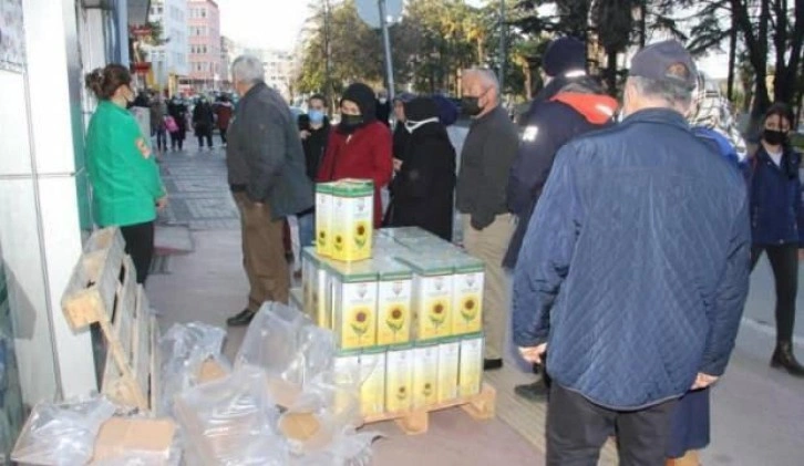 Tarım Kredi marketlerinde 5 litre ayçiçek yağına indirim yapıldı!