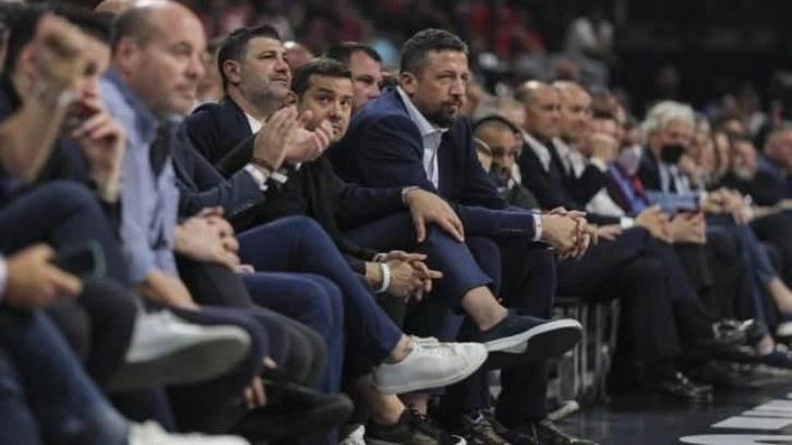 TBF Başkanı Türkoğlu'ndan Anadolu Efes'e tebrik