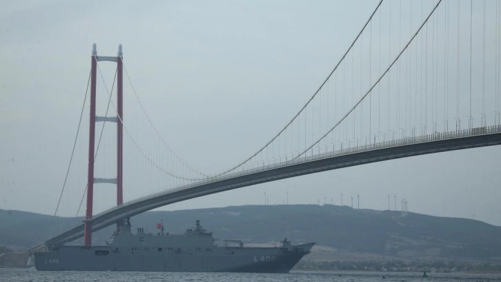 TCG Anadolu, Çanakkale Boğazı'ndan geçti