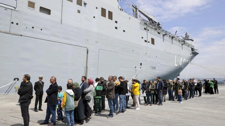 TCG Anadolu gemisinde bayram yoğunluğu