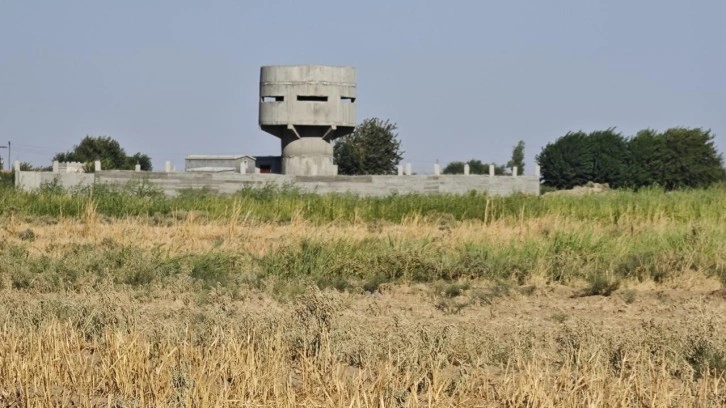 Terör örgütü YPG dibimizde inşaya başladı! Skandal görüntüler