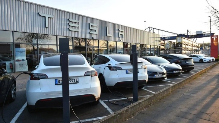 Tesla'dan çalışanlarına zam teklifi