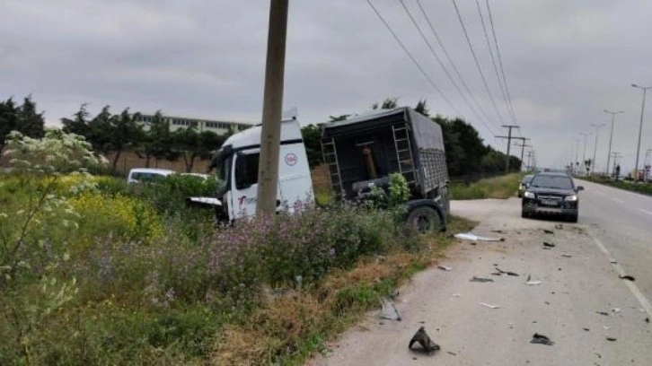 TIR ile kamyonet çarpıştı: 1 ölü, 3 yaralı