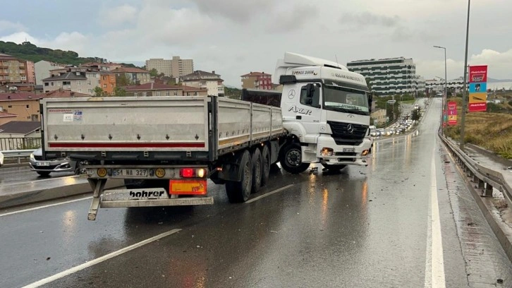 TIR refüje çıktı, yol trafiğe kapandı