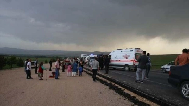 Tokat'ta düğün konvoyundaki araç kazaya karıştı: 10 yaralı