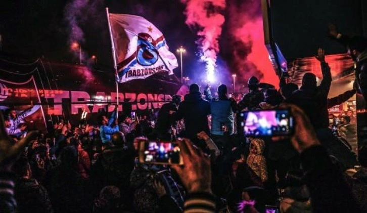 Trabzonspor 'şampiyon' sloganlarıyla karşılandı