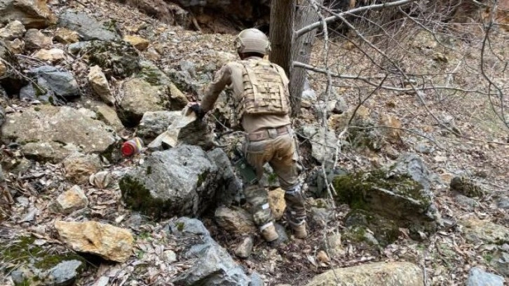 Tunceli'de teröristlerin kullandığı 3 sığınak imha edildi