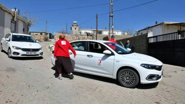 Türk Kızılay deprem bölgesinde köylere mobil ekiplerle ulaşıyor