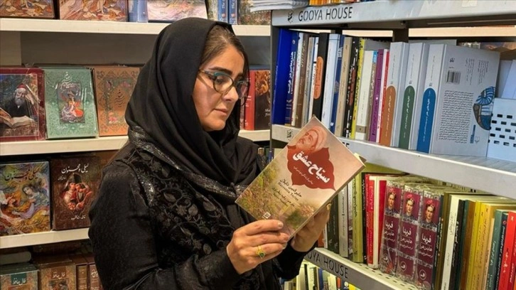 Türkçeyi kendi kendine öğrenen İranlı edebiyatçı, Türkçe şiir kitabı yazdı