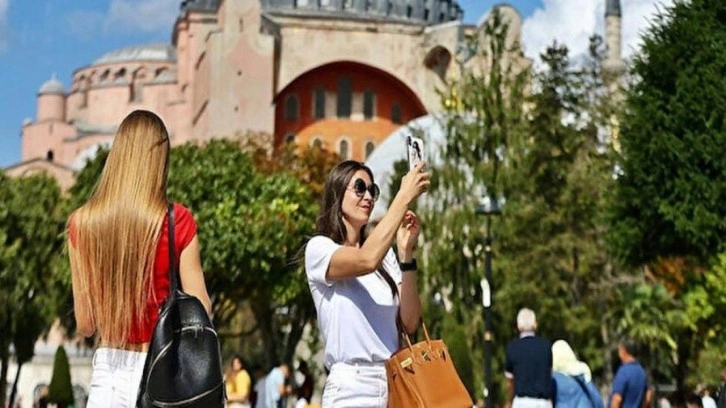 Türkiye'ye turist akını: Sayı yüzde 300 arttı