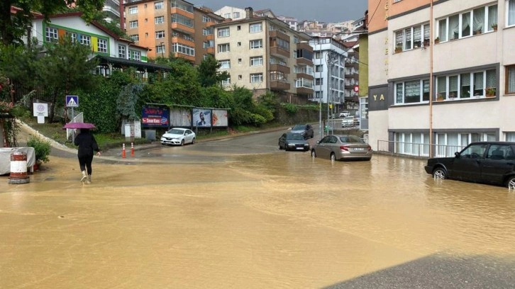 Turuncu alarm verilen Zonguldak'ta yağış sürüyor