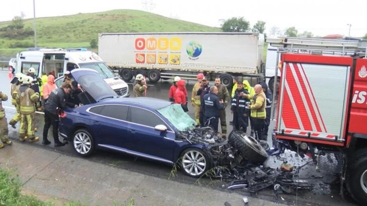 Tuzla'da kazaya giden itfaiye aracına ve ambulansa otomobil çarptı: 7 yaralı