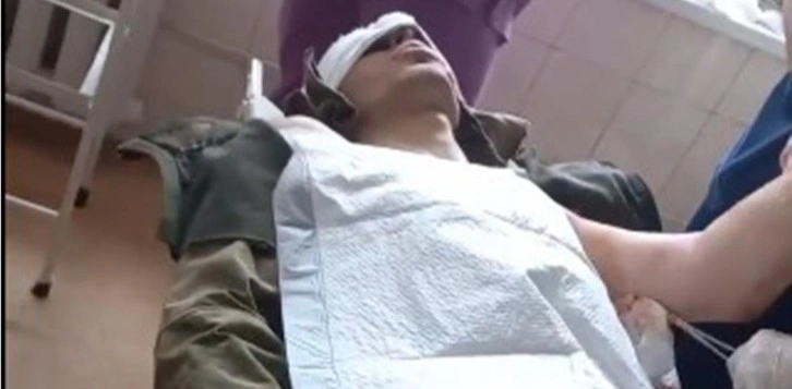 Ukraynalı doktorlardan insanlık dersi! Yaralı Rus askerlerini tedavi ettiler
