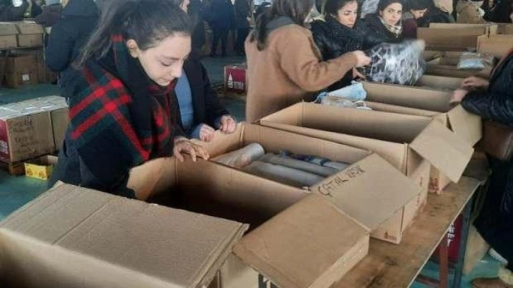 Ünlü dizi oyuncuları deprem yardım çalışmalarına katıldı