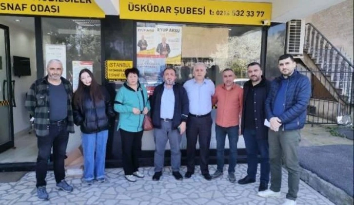 Üsküdar'da taksi şoförü, aracında unutulan 14 bin doları sahibine teslim etti