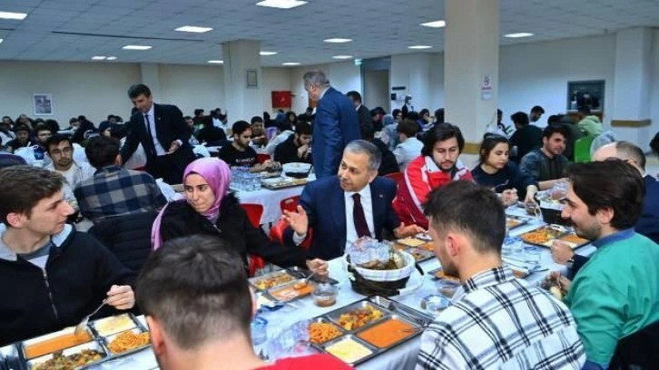 Vali Yerlikaya, Cerrahpaşa'lı öğrencilerle iftarda buluştu