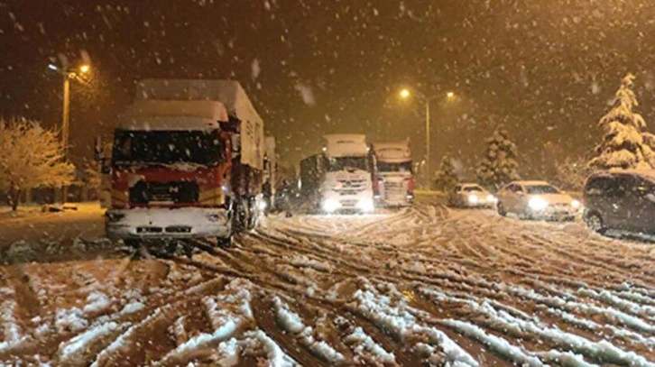 Vali Yerlikaya gece saatlerinde duyurmuştu! Kamyon ve tırların İstanbul'a giriş yasağı başladı