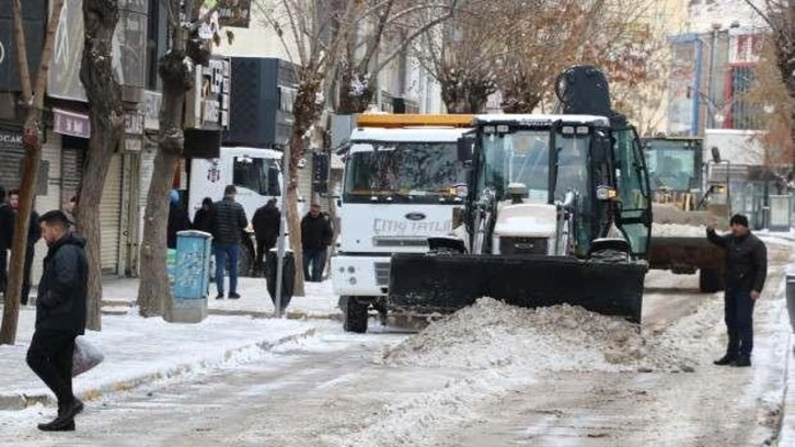 Van'da 255 yerleşim yeri ulaşıma kapandı