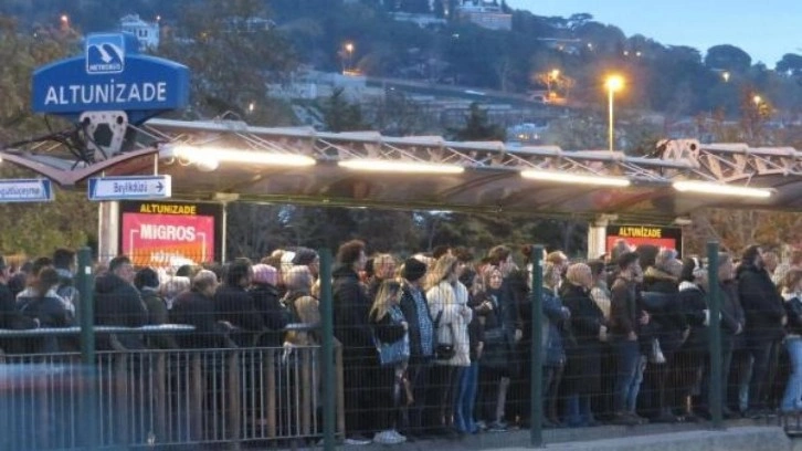 Vapur seferleri iptal! Marmaray ve metrobüste yoğunluk