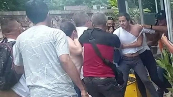 Venezuela’nın muhalif lideri Juan Guaido, restorandan dövülerek kovuldu