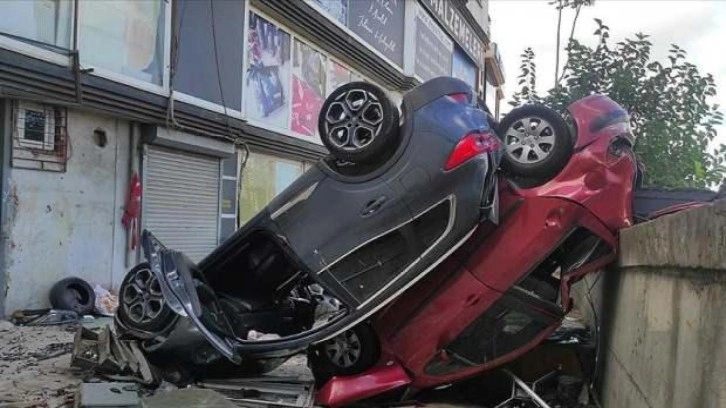 Viteste unuttuğu aracıyla ikinci kattan düşen sürücü ağır yaralandı